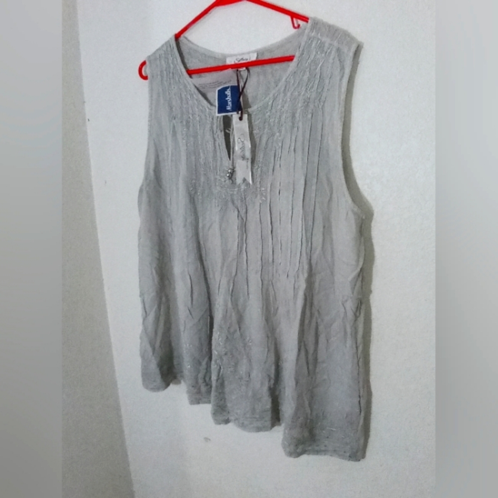 WOMEN'S CUTOFF SLEEVE SHIRT